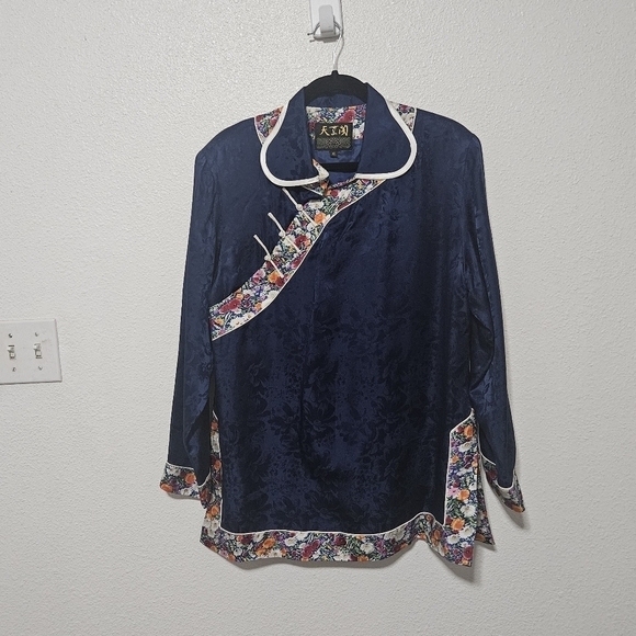 Chinese inspired style top with floral details size xl - Picture 1 of 12